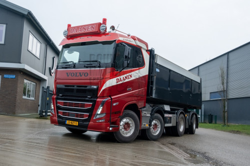 Volvo FH16-750 8x4WS 26